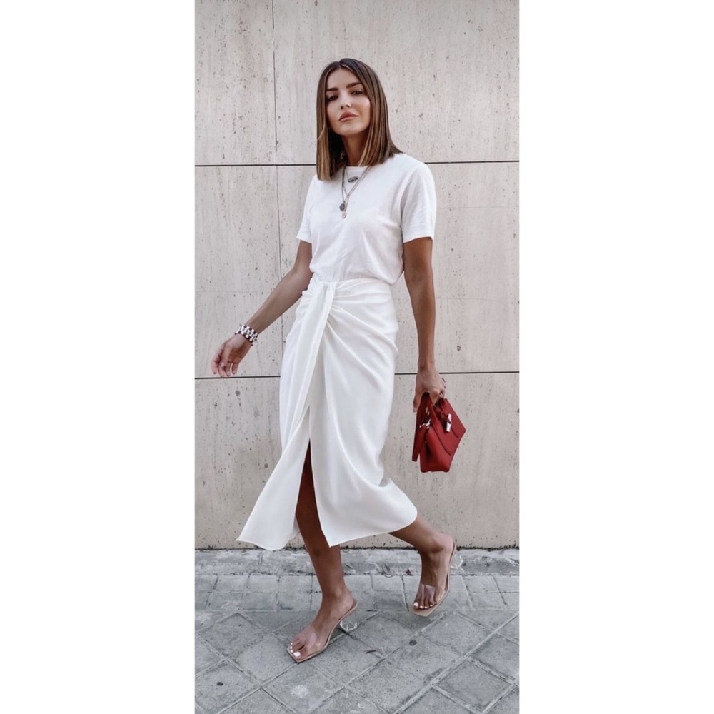 Knotted skirt